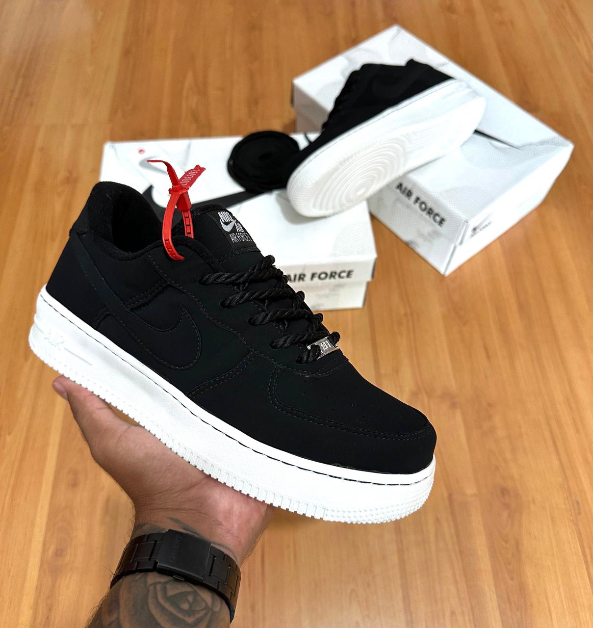 Tênis Nike Air Force Nobuck